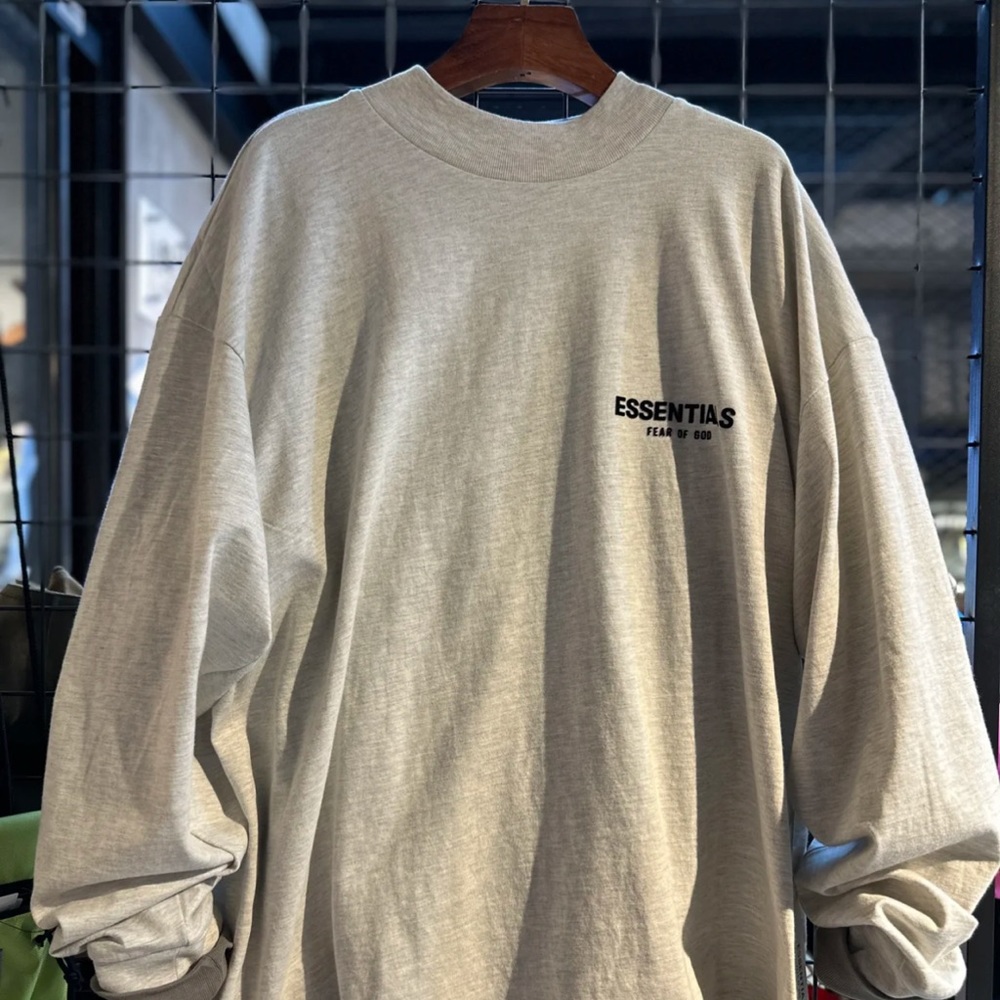 Essential sweatshirt M size - Picture 2 of 3